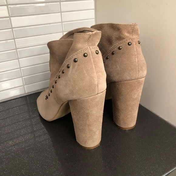 Vince Camuto women’s suede ankle boots - Picture 5 of 9
